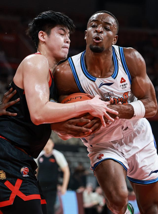 CBA常规赛第28轮 深圳马可波罗主场大胜新疆伊力