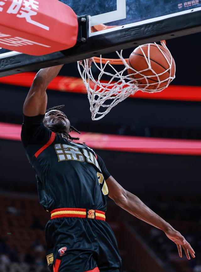 CBA常规赛第28轮 深圳马可波罗主场大胜新疆伊力