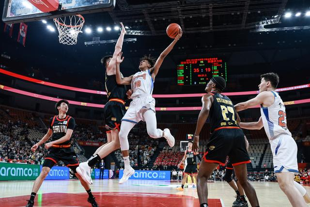 CBA常规赛第28轮 深圳马可波罗主场大胜新疆伊力