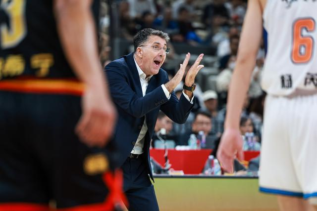 CBA常规赛第28轮 深圳马可波罗主场大胜新疆伊力