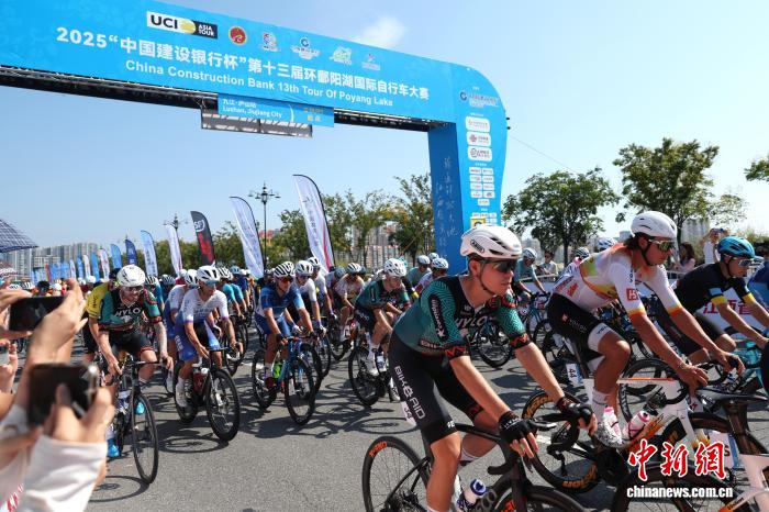 德国车手揽获环鄱赛首站冠军 江西庐山赛道展现