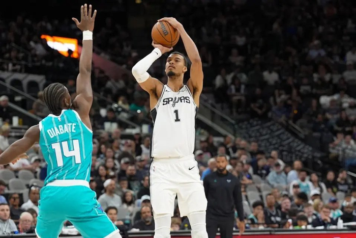 文班亚马复出率队胜黄蜂 马刺稳居西部第二