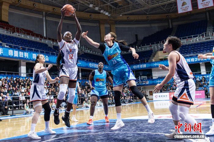 新疆女篮客场力克北京女篮 新赛季开门红