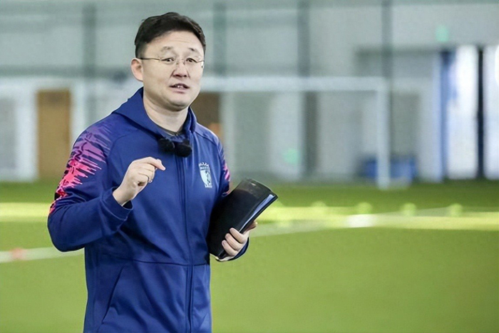 大连英博帅位悬而未决 阿奇姆彭成关键引援