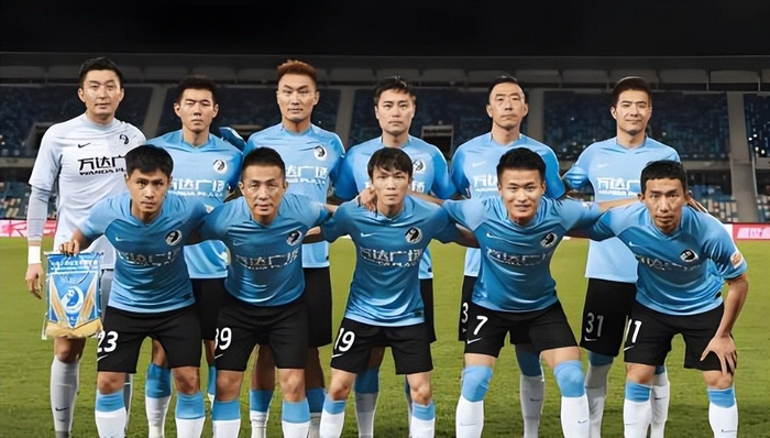 大连英博帅位悬而未决 阿奇姆彭成关键引援