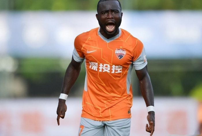 大连英博帅位悬而未决 阿奇姆彭成关键引援