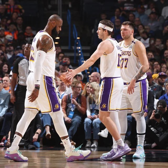 卢卡、勒布朗与里夫斯默契磨合助力球队突破上