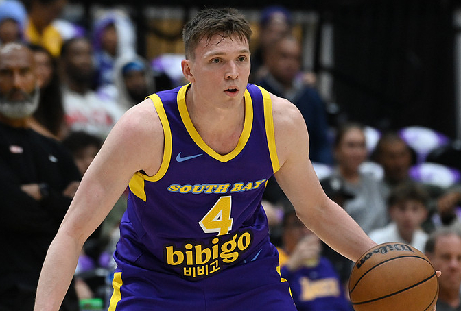 湖人召回科比-巴夫金等新援备战独行侠