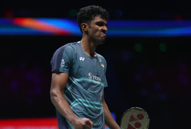 石宇奇力克印度黑马 首次问鼎亚锦赛男单冠军