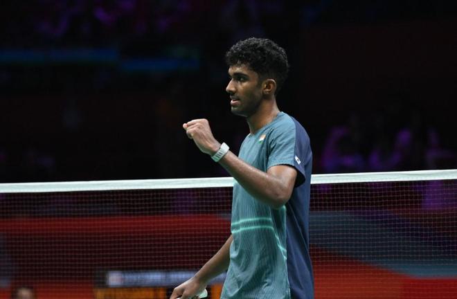 石宇奇力克印度黑马 首次问鼎亚锦赛男单冠军