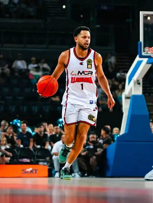 辽宁男篮官宣第8外援加盟 哈维续约离队引热议