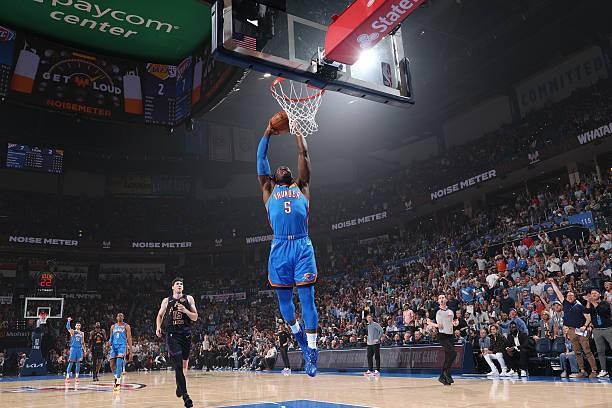 雷霆首节轰44-21湖人多尔特砍14分震撼全场