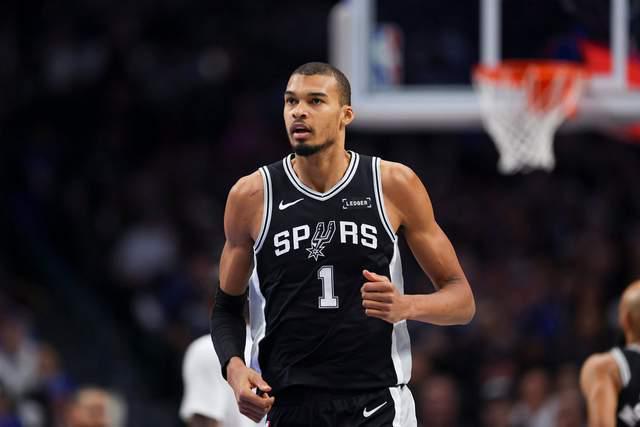 马刺主场迎战太阳锁定季后赛席位 太阳冲击前六